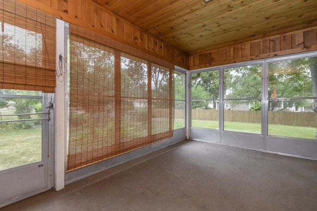 933 Parkview LANE, Mukwonago, WI 53149