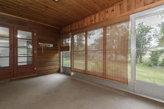 933 Parkview LANE, Mukwonago, WI 53149