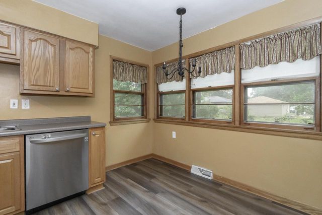 933 Parkview LANE, Mukwonago, WI 53149