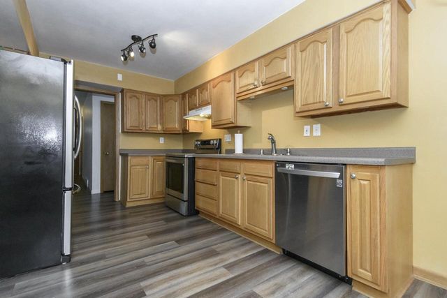 933 Parkview LANE, Mukwonago, WI 53149