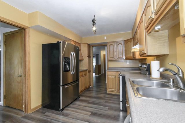 933 Parkview LANE, Mukwonago, WI 53149