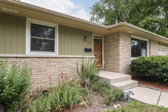 933 Parkview LANE, Mukwonago, WI 53149