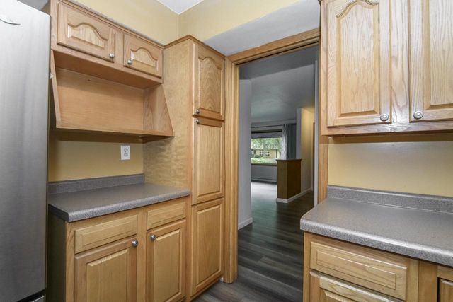 933 Parkview LANE, Mukwonago, WI 53149