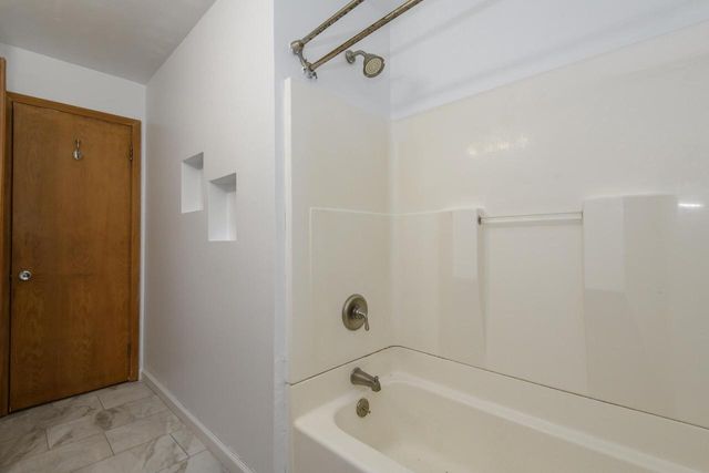 933 Parkview LANE, Mukwonago, WI 53149
