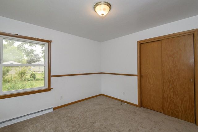 933 Parkview LANE, Mukwonago, WI 53149