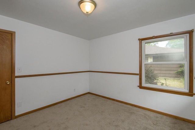 933 Parkview LANE, Mukwonago, WI 53149
