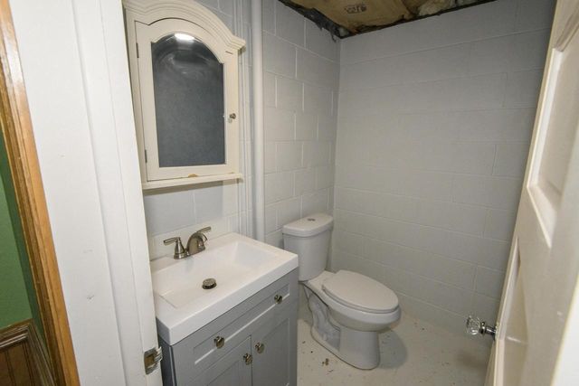933 Parkview LANE, Mukwonago, WI 53149