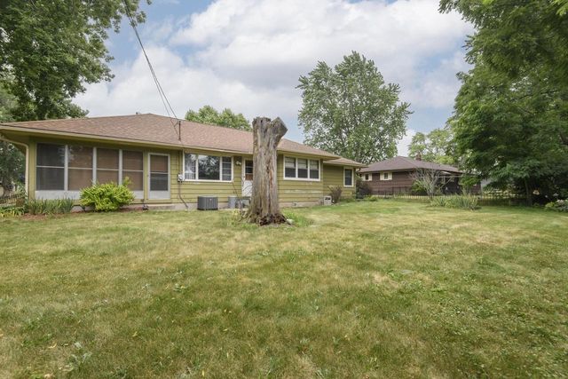 933 Parkview LANE, Mukwonago, WI 53149
