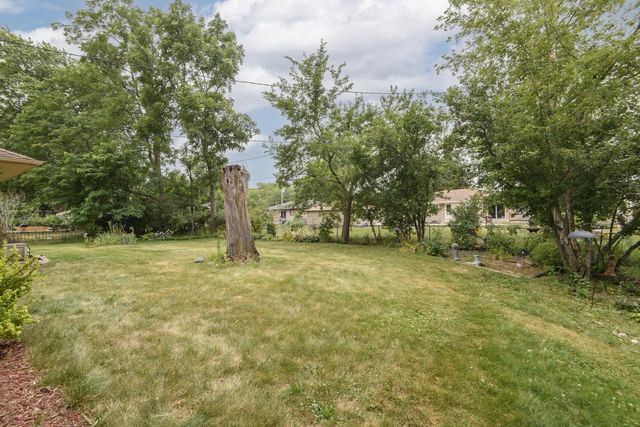 933 Parkview LANE, Mukwonago, WI 53149