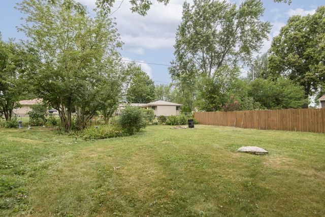 933 Parkview LANE, Mukwonago, WI 53149