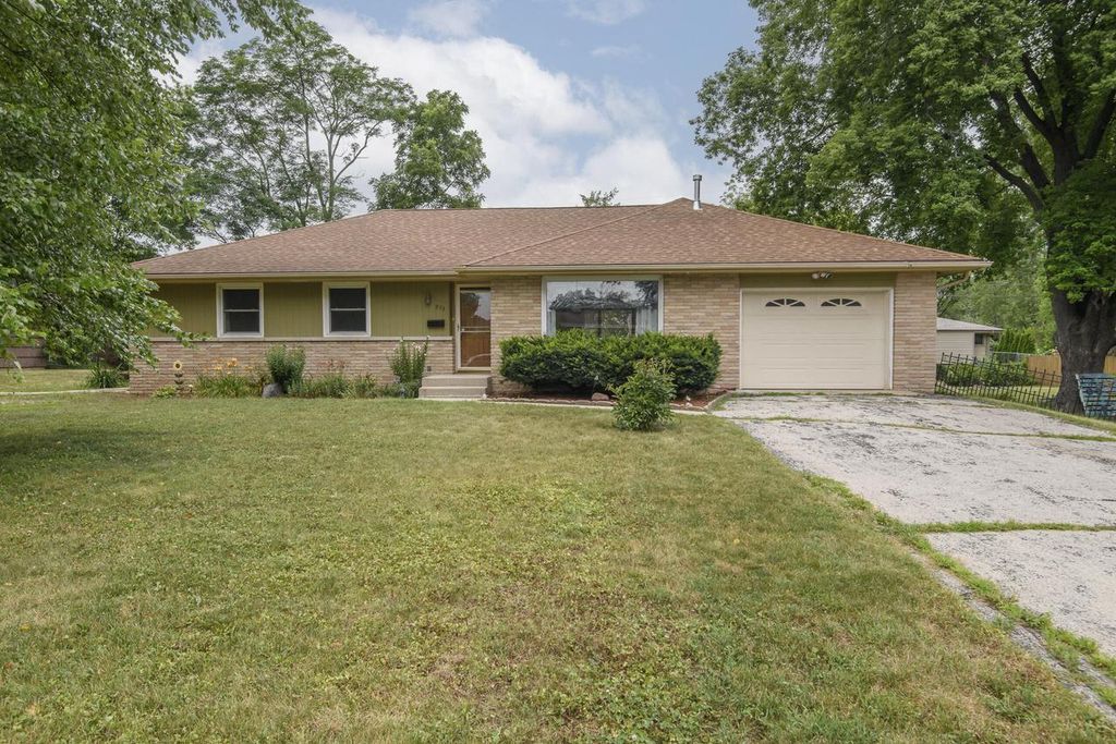 933 Parkview LANE, Mukwonago, WI 53149