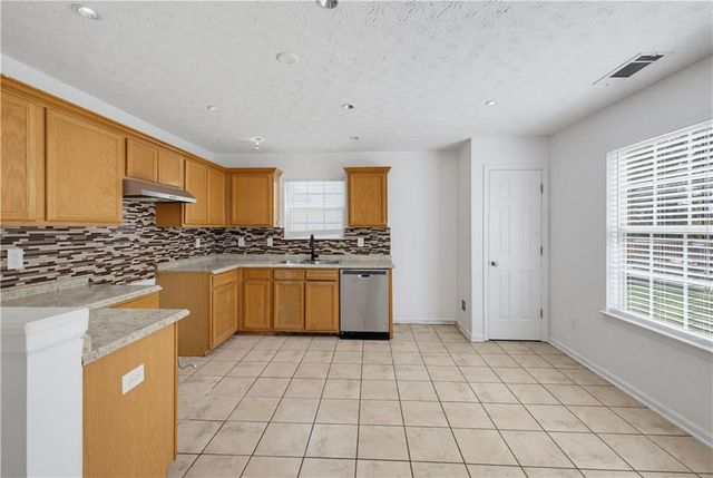 2545 Lake Royale Drive, Riverdale, GA 30296