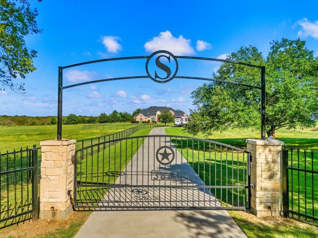 3813 County Road 2212, Caddo Mills, TX 75135