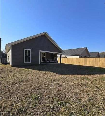 395 N George St., Petal, MS 39465