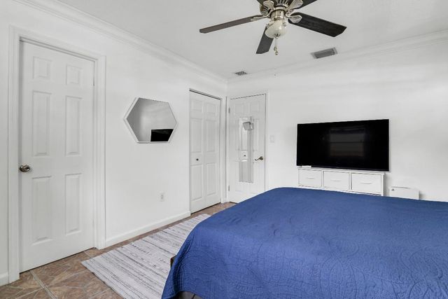 9277 Bloomfield Drive, Palm Beach Gardens, FL 33410