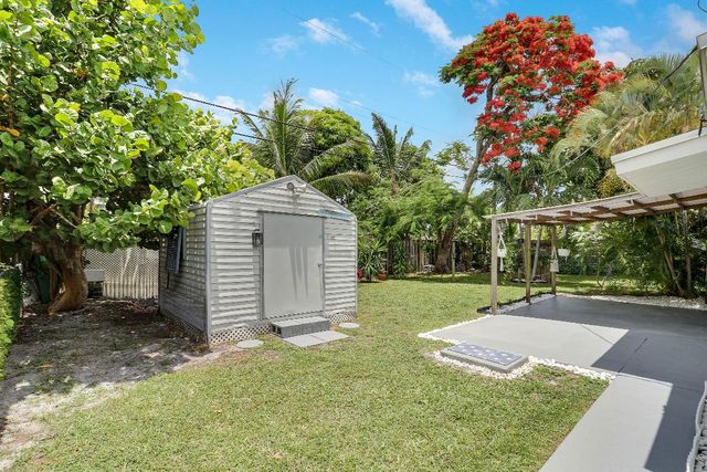 9277 Bloomfield Drive, Palm Beach Gardens, FL 33410