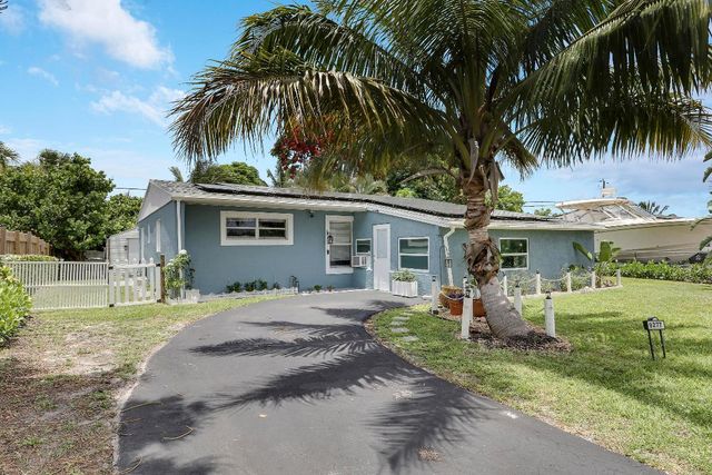 9277 Bloomfield Drive, Palm Beach Gardens, FL 33410