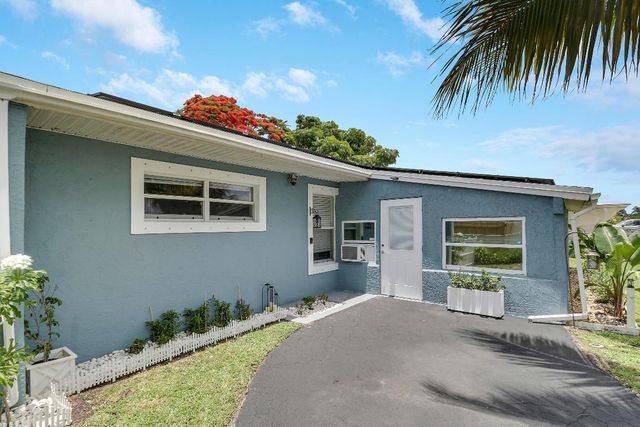 9277 Bloomfield Drive, Palm Beach Gardens, FL 33410