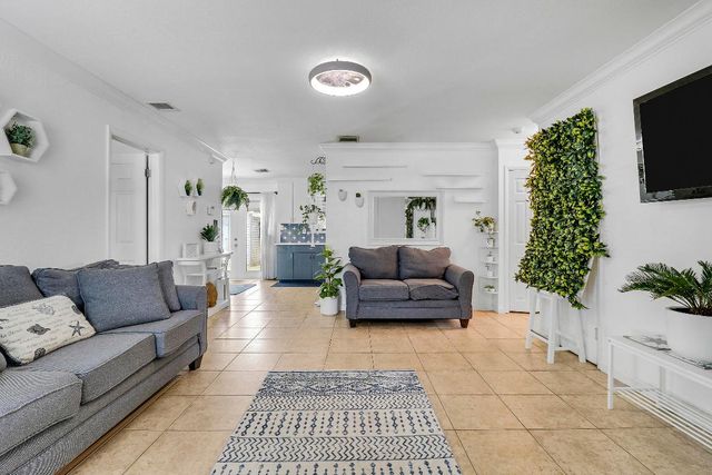 9277 Bloomfield Drive, Palm Beach Gardens, FL 33410