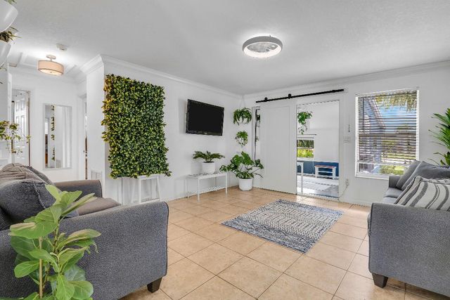 9277 Bloomfield Drive, Palm Beach Gardens, FL 33410