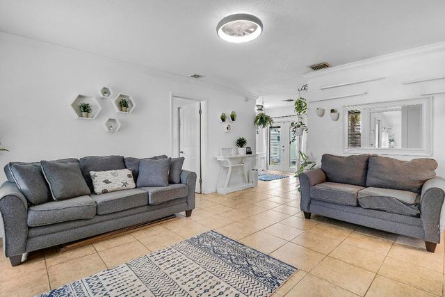 9277 Bloomfield Drive, Palm Beach Gardens, FL 33410