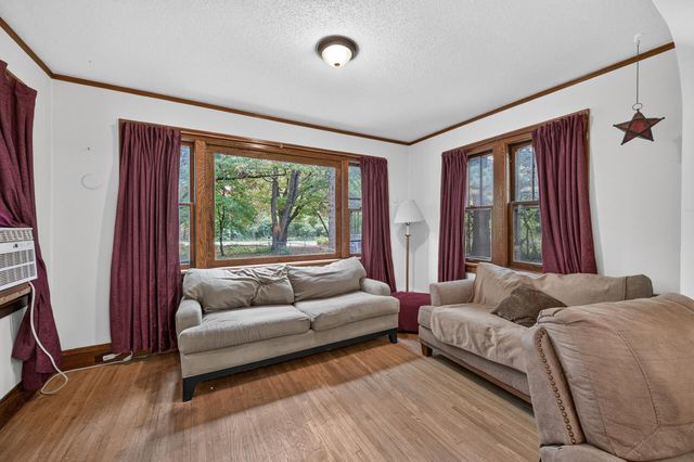 6382 Stillwater Boulevard N, Oakdale, MN 55128