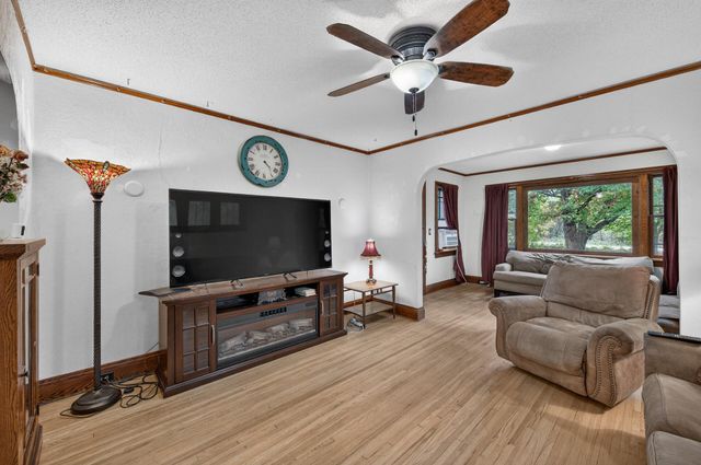 6382 Stillwater Boulevard N, Oakdale, MN 55128