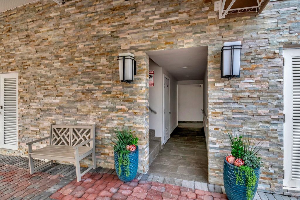 Image 5 of property listing at 3100 S Ocean Boulevard 2140, Highland Beach, FL 33487