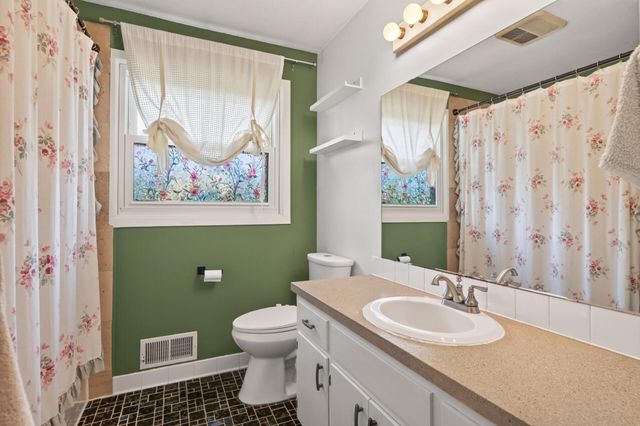 2952 Center Road SW, Prior Lake, MN 55372