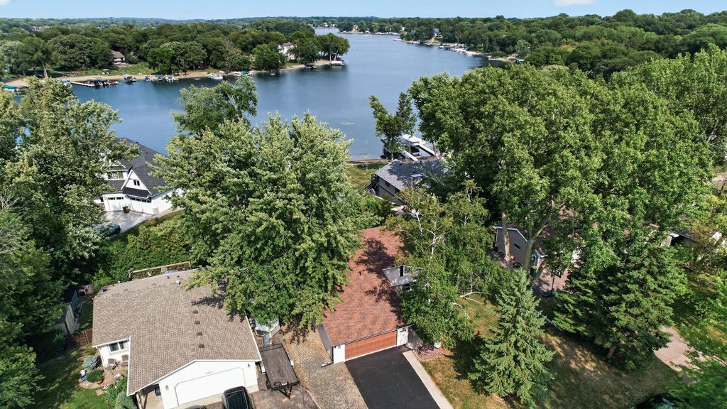 2952 Center Road SW, Prior Lake, MN 55372 — exterior