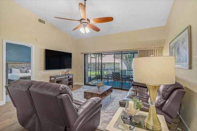 892 COUNTRY CLUB CIRCLE 50, Venice, FL 34293
