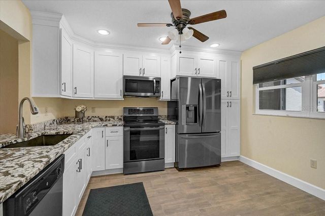 892 COUNTRY CLUB CIRCLE 50, Venice, FL 34293