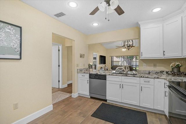 892 COUNTRY CLUB CIRCLE 50, Venice, FL 34293