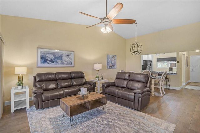 892 COUNTRY CLUB CIRCLE 50, Venice, FL 34293