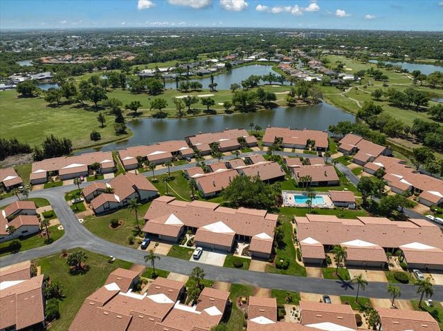 892 COUNTRY CLUB CIRCLE 50, Venice, FL 34293