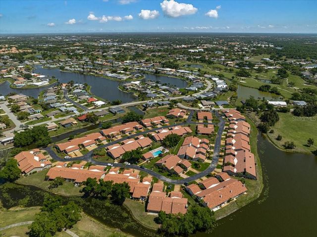 892 COUNTRY CLUB CIRCLE 50, Venice, FL 34293