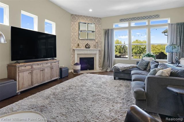 137 Crestview Drive, Rochester, MI 48306