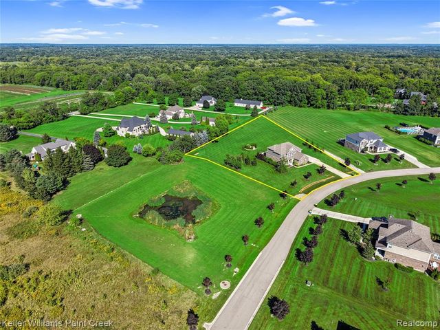 137 Crestview Drive, Rochester, MI 48306