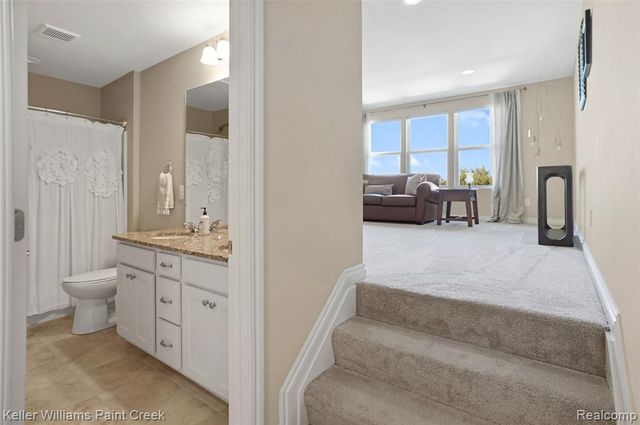 137 Crestview Drive, Rochester, MI 48306