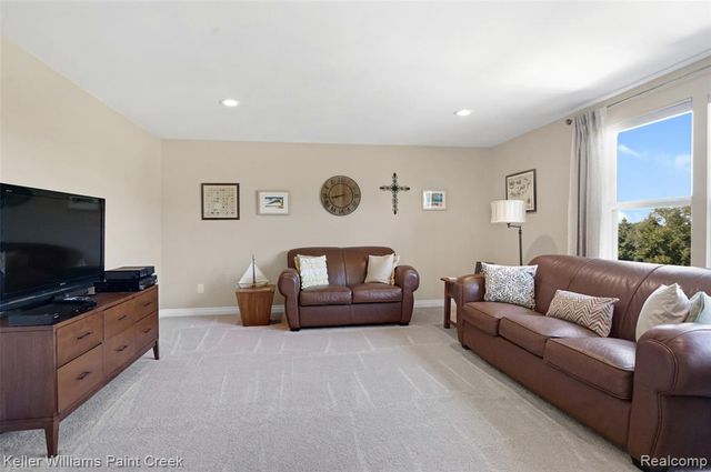 137 Crestview Drive, Rochester, MI 48306