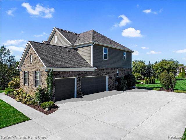 137 Crestview Drive, Rochester, MI 48306