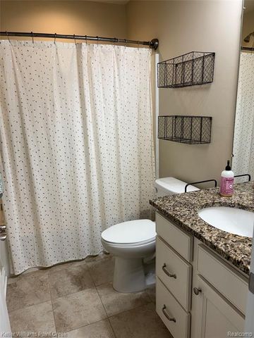 137 Crestview Drive, Rochester, MI 48306