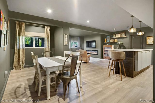 137 Crestview Drive, Rochester, MI 48306