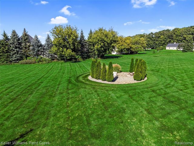 137 Crestview Drive, Rochester, MI 48306