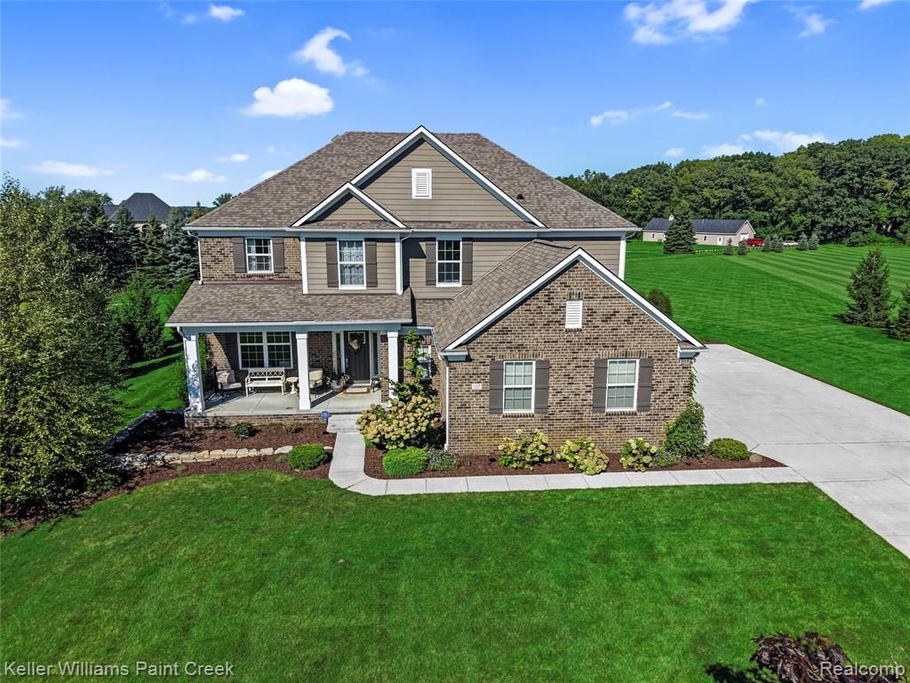 137 Crestview Drive, Rochester, MI 48306
