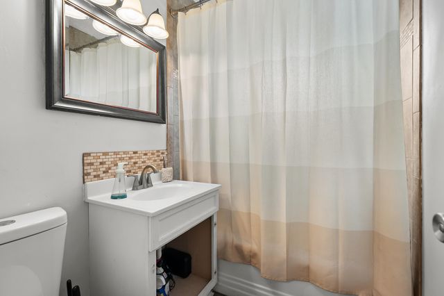 16 Charles E Place, Battle Creek City, MI 49015