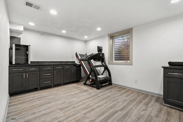 16 Charles E Place, Battle Creek City, MI 49015