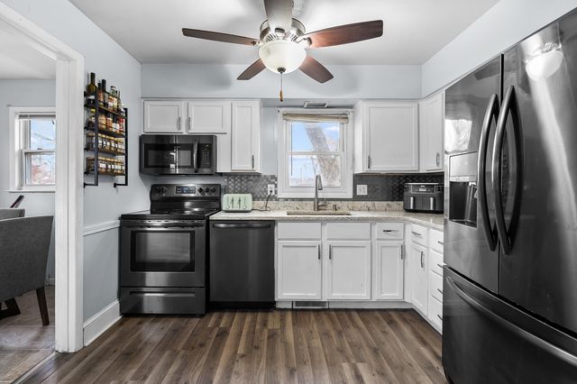 16 Charles E Place, Battle Creek City, MI 49015