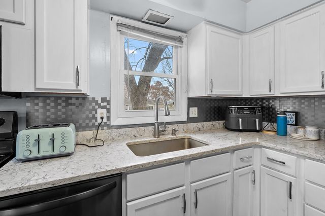 16 Charles E Place, Battle Creek City, MI 49015