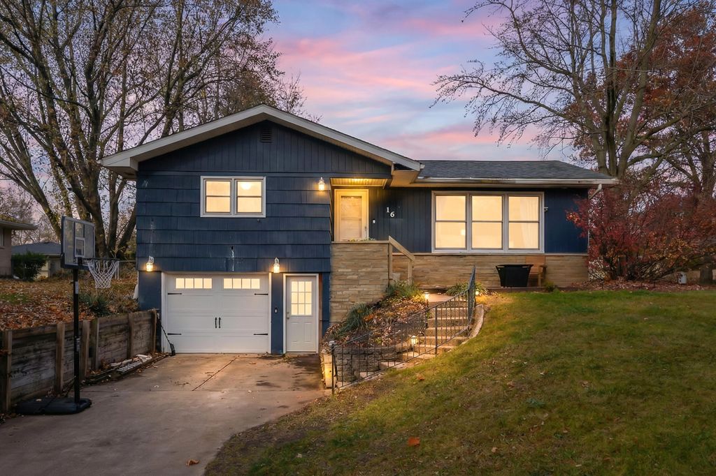 16 Charles E Place, Battle Creek City, MI 49015